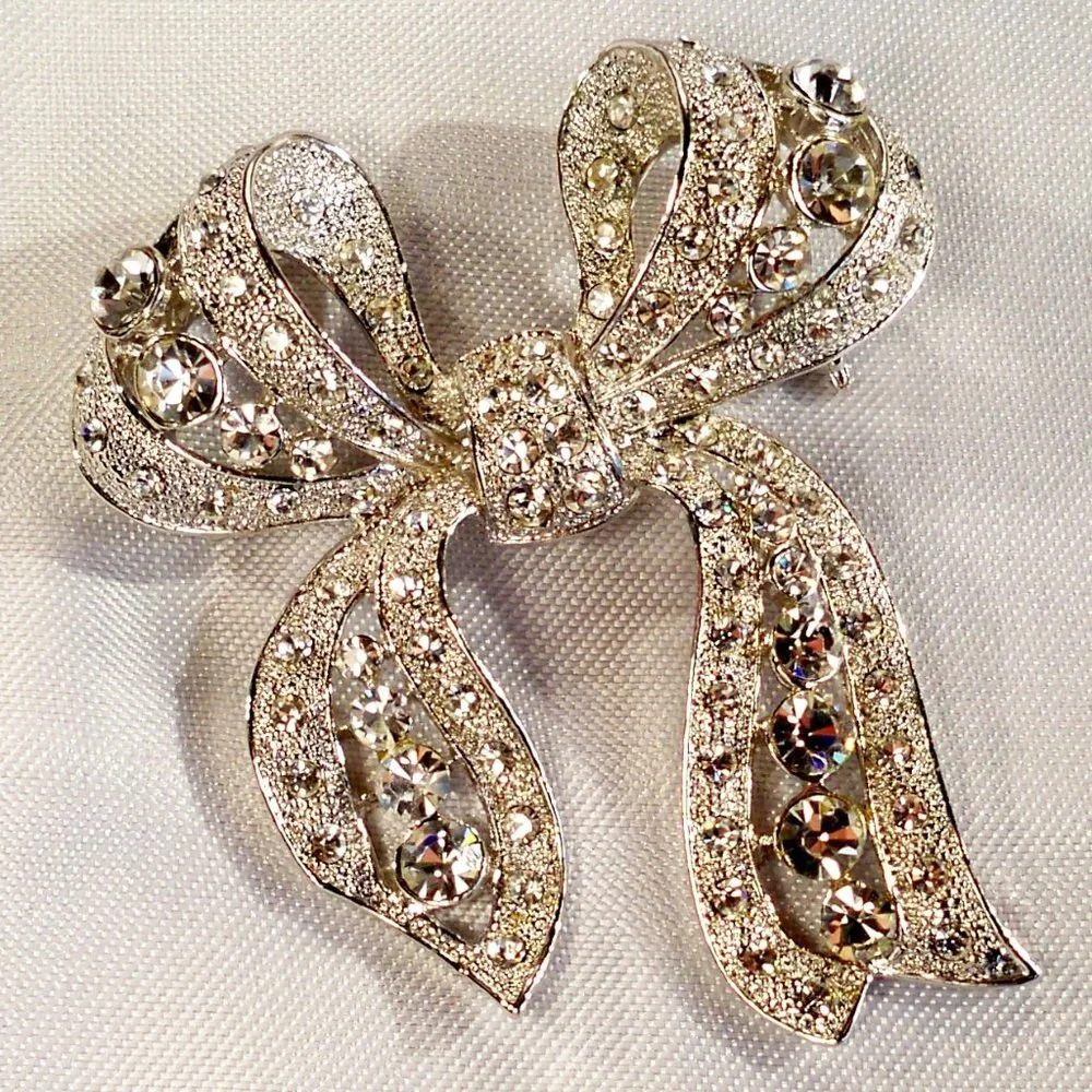 New Graziano Festive Bow Round Cut Crystals Brooch